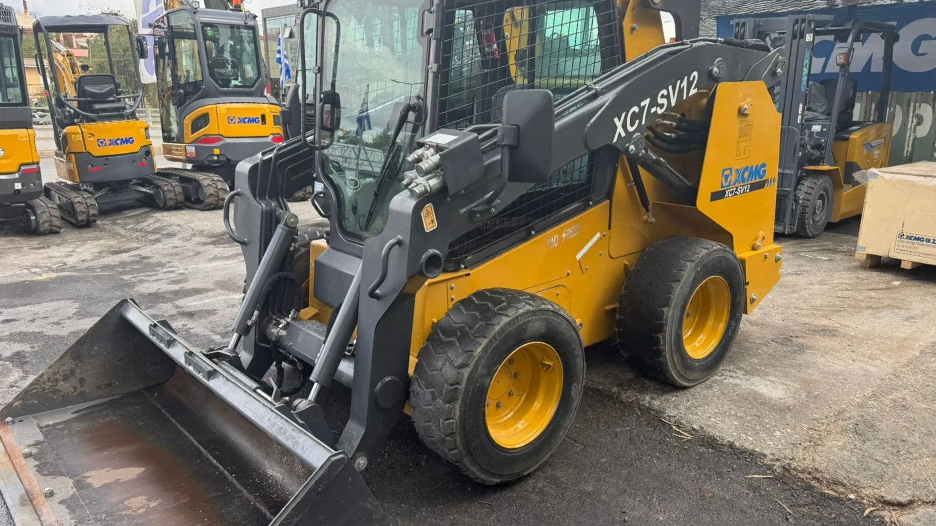 Η ΑΞΩΝ Τεχνική ενισχύει τον στόλο της με τον υπερσύγχρονο φορτωτή SV12